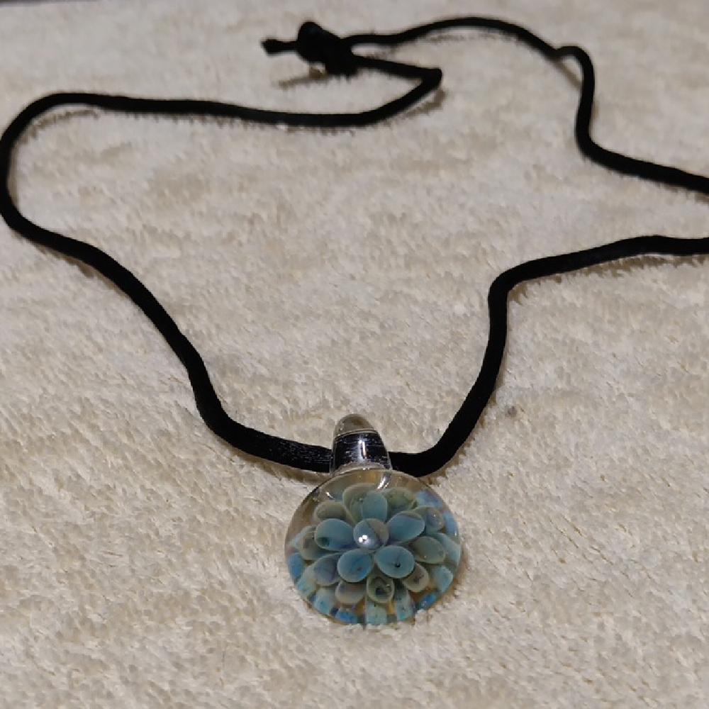 Elegant Blue Floral Pendant Necklace